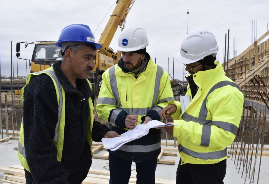 Se está construyendo un edificio escolar para 960 alumnos en la ciudad liberada, Aghdam