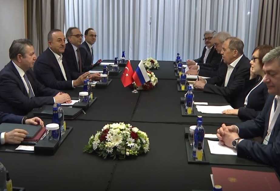 El canciller turco se reunió con su homólogo ruso en Antalya