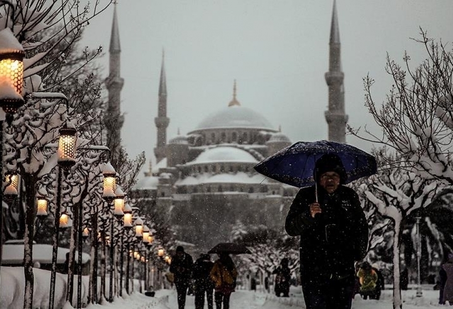 El Bósforo se cierra en medio del mal tiempo que afecta a Estambul