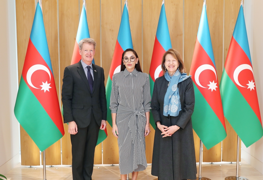 Erste Vizepräsidentin Mehriban Aliyeva trifft Handelsbeauftragte des britischen Premierministers für Aserbaidschan VIDEO