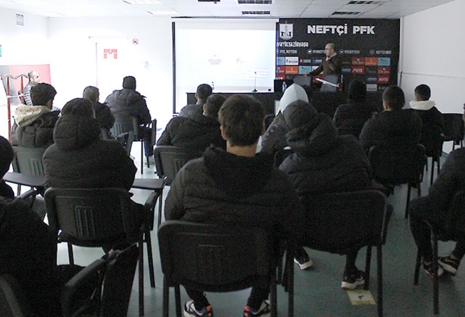“Neftçi”nin əvəzedici komandasının üzvlərinə danışılmış oyunlarla bağlı seminar keçirilib