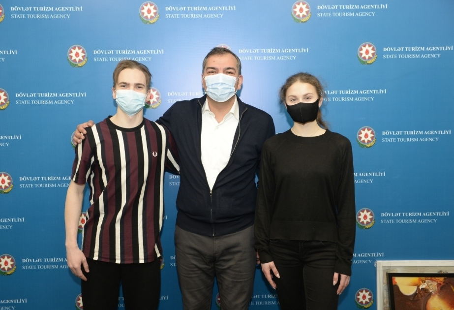 Le président de la Fédération azerbaïdjanaise des sports d’hiver rencontre des patineurs artistiques