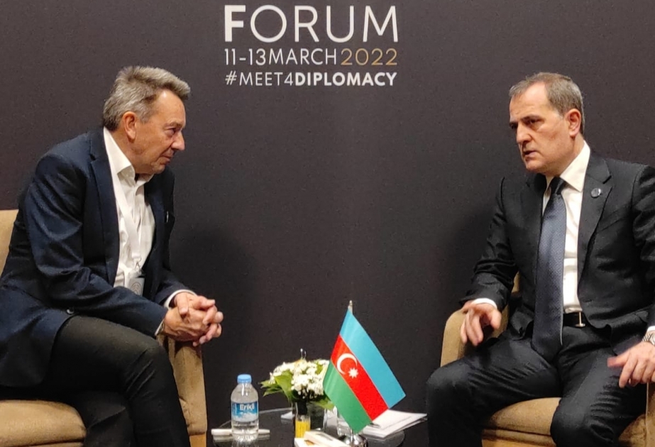 Ministro de Asuntos Exteriores de Azerbaiyán se reúne con el presidente del CICR