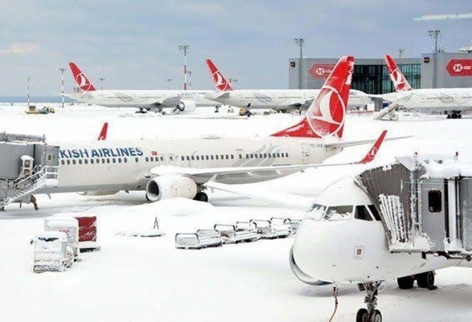 Turkish Airlines cancela más de 400 vuelos por la nevada en Estambul