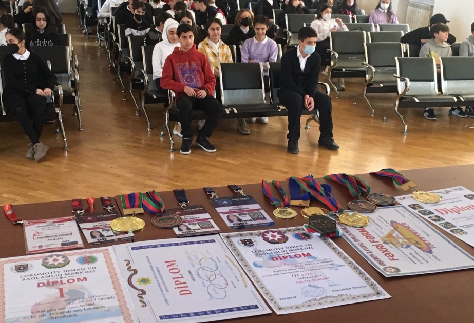 Güləş üzrə Avropa çempionatının bürünc mükafatçısı Zemfira Həşimova məktəblilərlə görüşüb