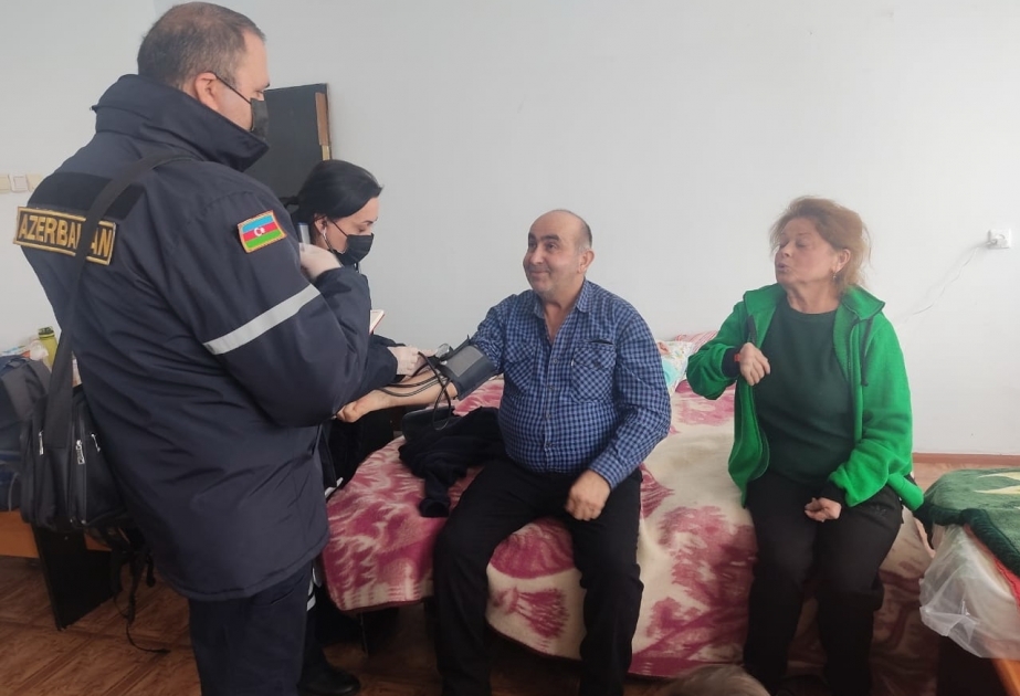 Группа представителей соответствующих государственных органов Азербайджана продолжает помогать нашим гражданам, прибывающим из Украины в соседние страны
