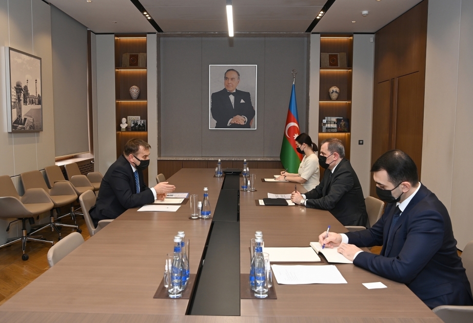Canciller azerbaiyano se reúne con el embajador concurrente de Eslovenia en el país