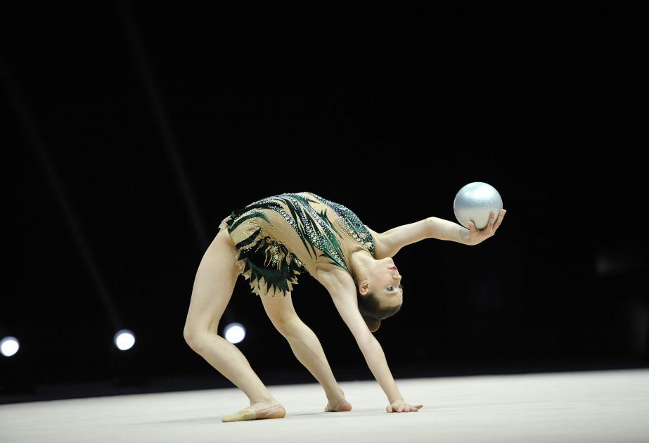 Azərbaycan çempionatında gənc gimnastların çöxnövçülük yarışına Nərmin Bayramova liderlik edir