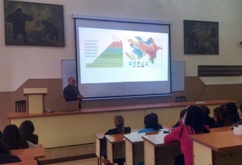 Biólogos de la Universidad Estatal de Bakú estudian el impacto del cambio climático en las plantas