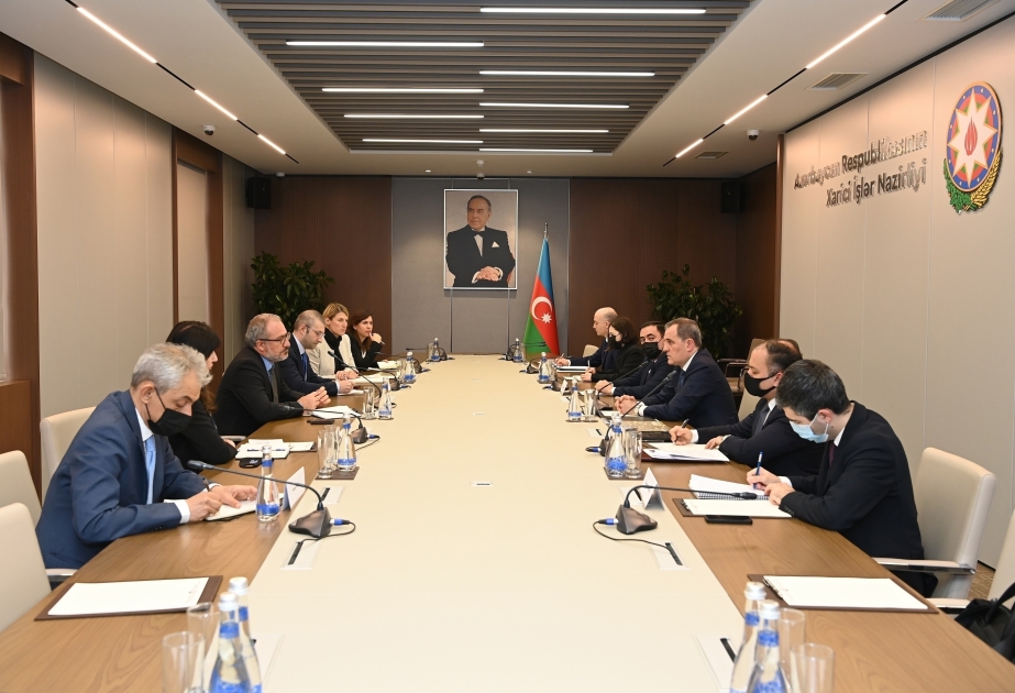 Azerbaijani FM meets with Director of UNEP Regional Office for Europe