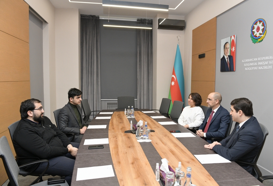 Rəqəmsal İnkişaf və Nəqliyyat Nazirliyində Massaçusets Texnologiya Universitetinin təqaüdünü qazanmış şagirdlə görüş keçirilib