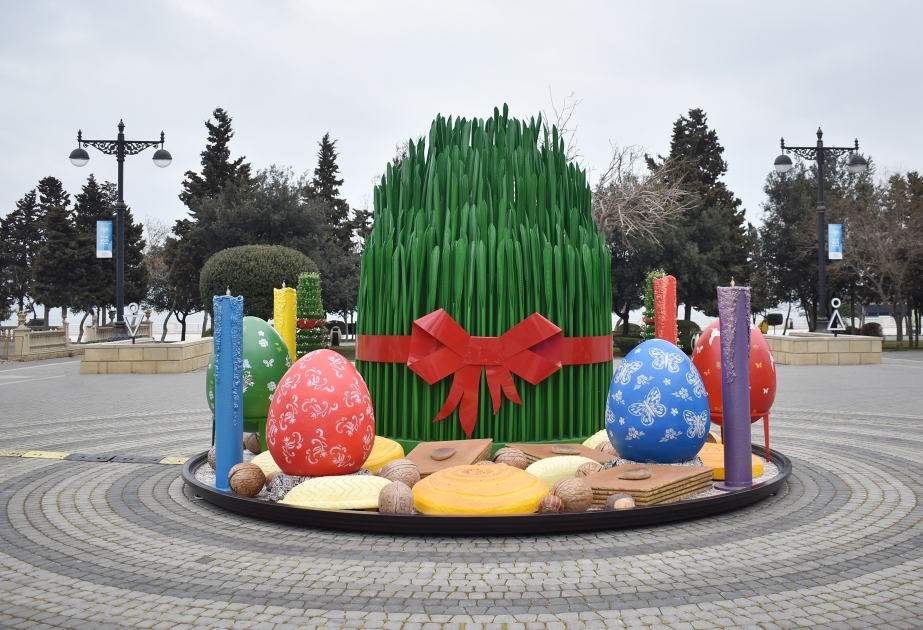 Nuestra capital se decora con diversos atributos festivos con motivo de la fiesta de Novruz