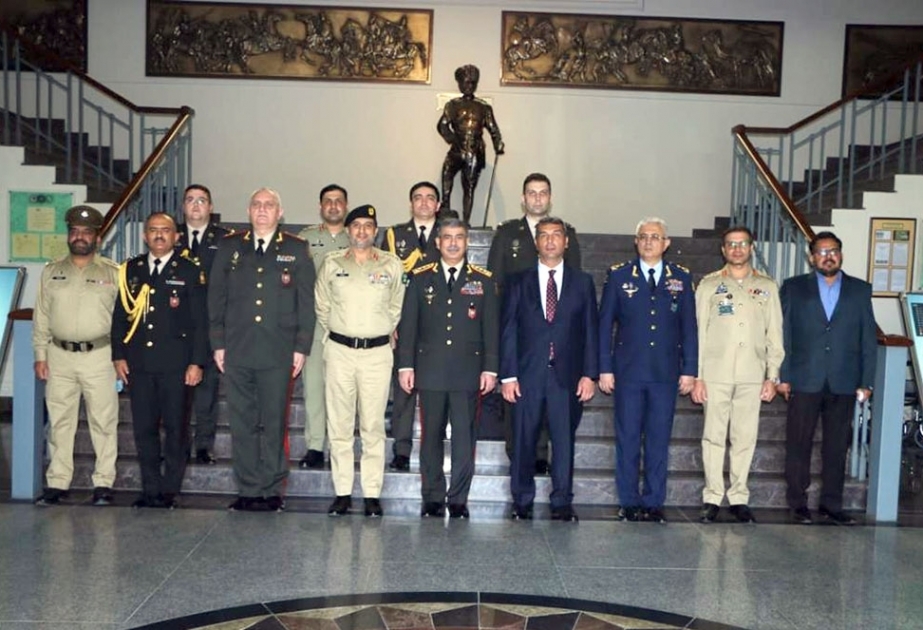Azerbaijani Defense Minister visits Pakistan Army Museum