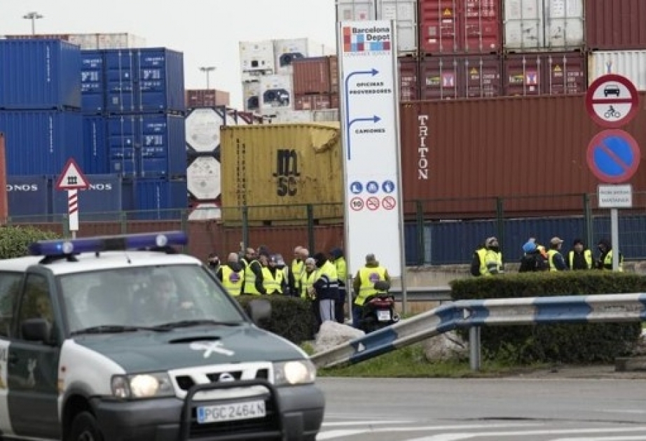 Порт Барселоны на грани банкротства из-за бессрочной забастовки перевозчиков грузов
