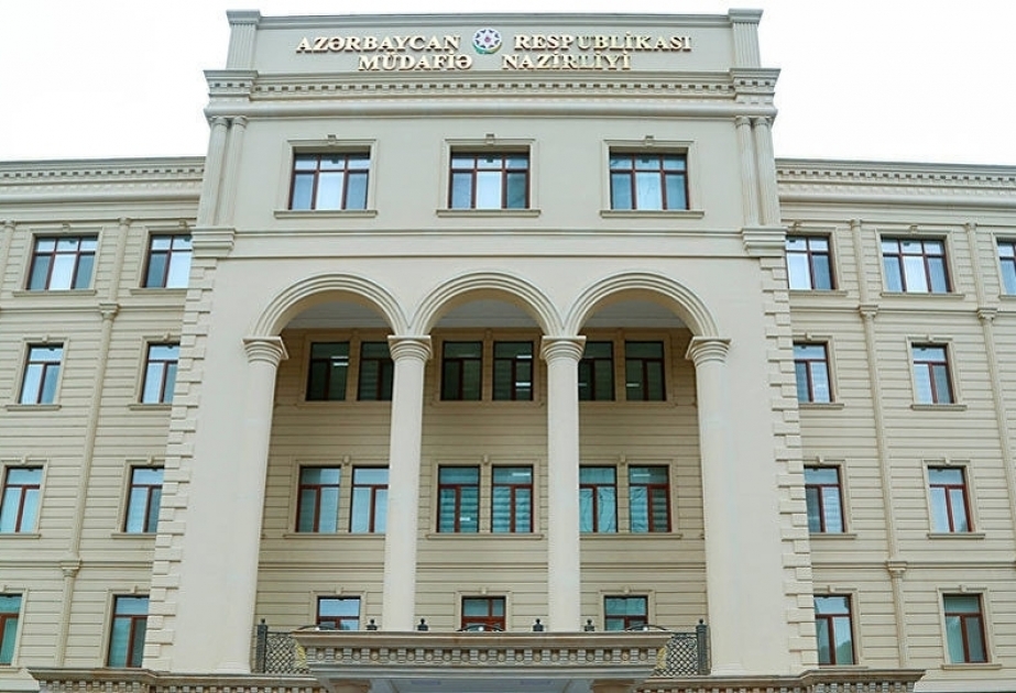 مكالمة هاتفية بين وزير الدفاع الأذربيجاني ونظيره الروسي