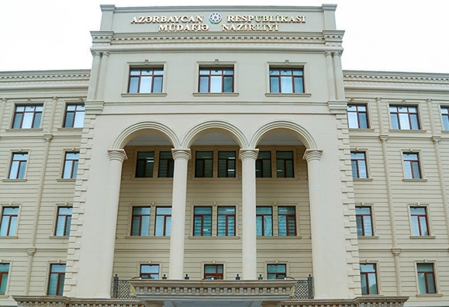 Ministros de Defensa de Azerbaiyán y Rusia mantienen una conversación telefónica