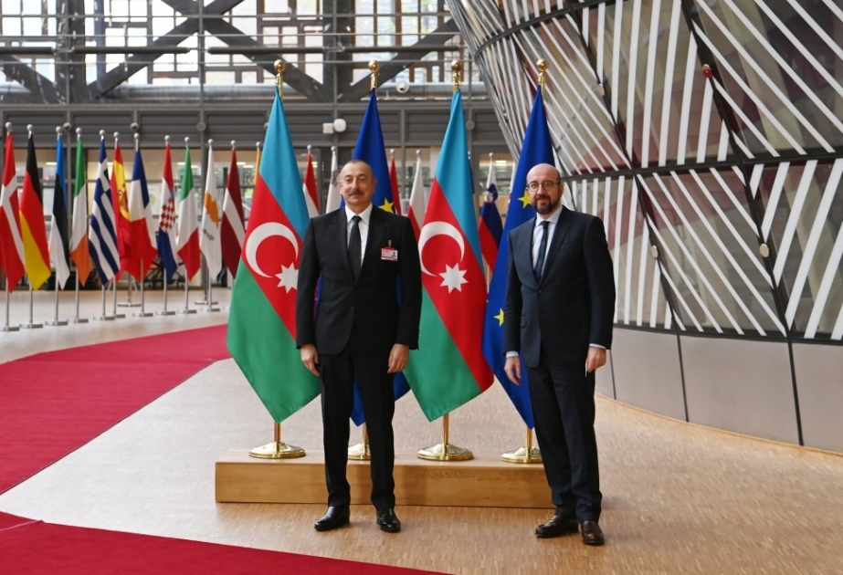 El Presidente Ilham Aliyev felicita al Presidente del Consejo de la UE, Charles Michel