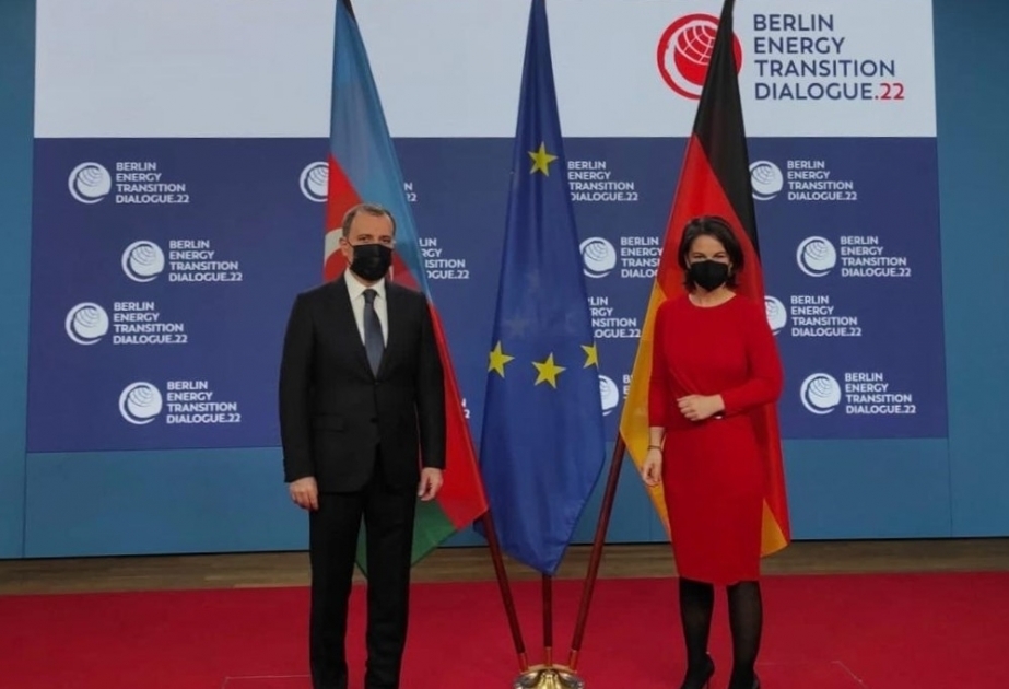 Azerbaiyán y Alemania discuten la situación en Ucrania