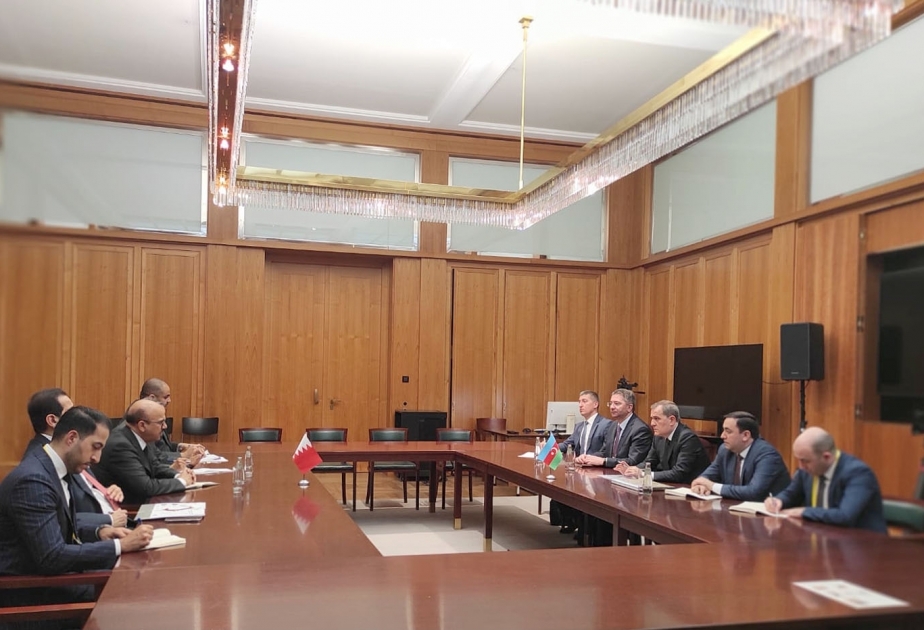Canciller de Azerbaiyán se reúne con su homólogo de Baréin