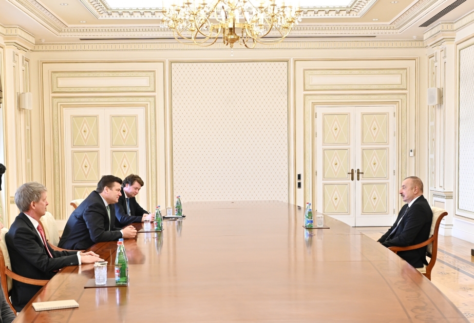 El Presidente de Azerbaiyán recibió al Ministro de las Fuerzas Armadas del Reino Unido