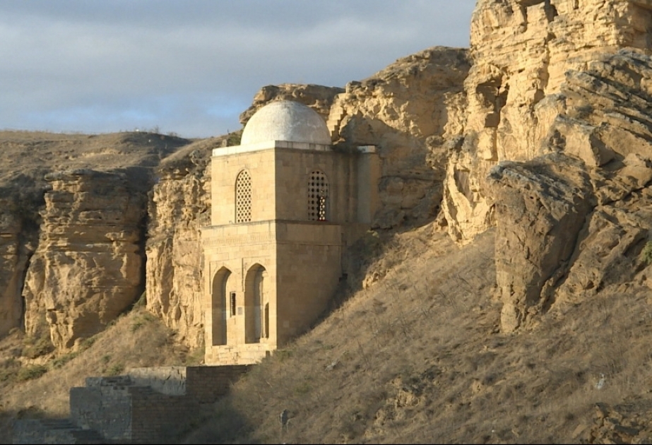 Diri Baba Mausoleum ist Meisterwerk der Schrivan Architekturschule