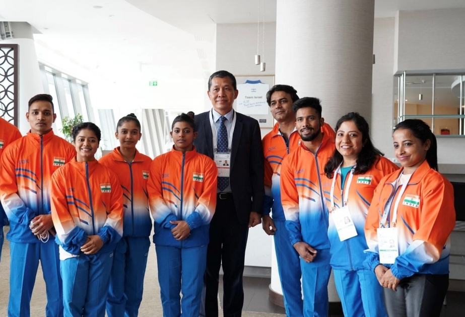 Hindistan səfiri idman gimnastikası üzrə dünya kubokunda iştirak edən hindistanlı gimnastlarla görüşüb