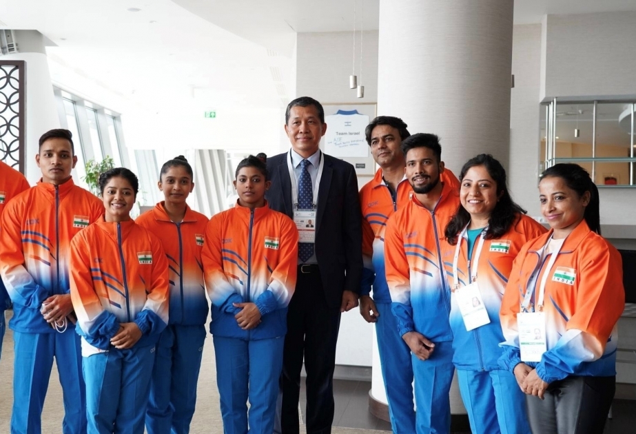 Embajador indio se reúne con atletas de su país en el marco de la Copa del Mundo de Gimnasia Artística de la FIG en Bakú