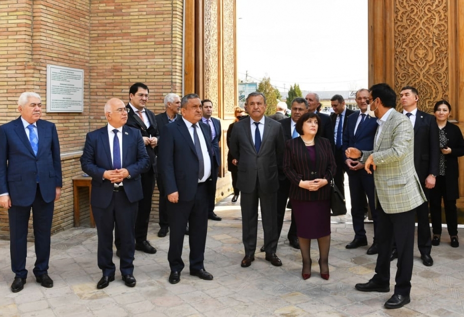 Azərbaycan parlament nümayəndə heyəti Özbəkistanda Prezident məktəbində və Həzrəti İmam Məscid kompleksində olub