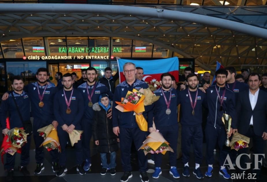 Avropa çempionatında uğurla çıxış edən yunan-Roma güləşi üzrə Azərbaycan millisi Vətənə qayıdıb