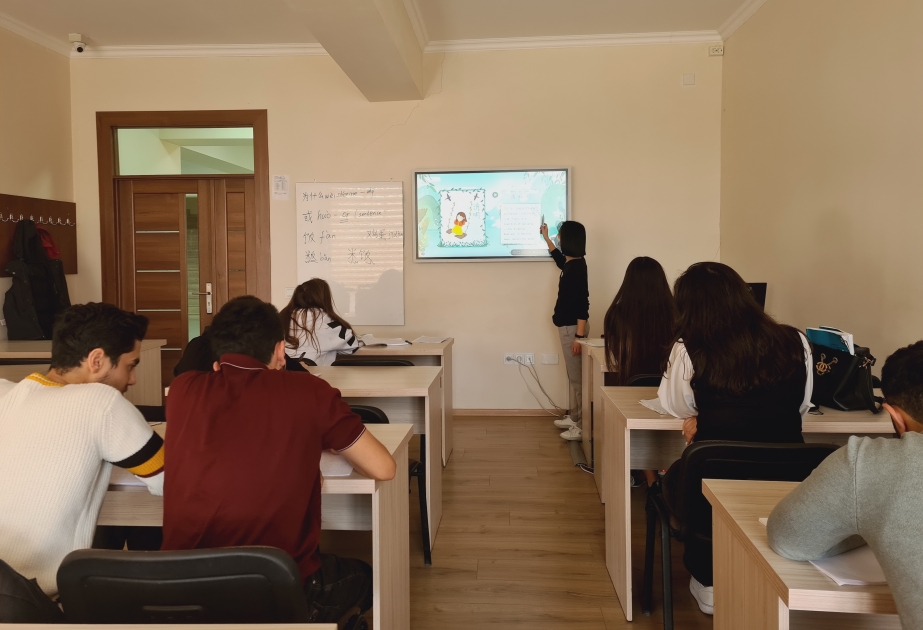 巴库国立大学孔子学院举办2022年“中国传统节日—清明节”讲座活动