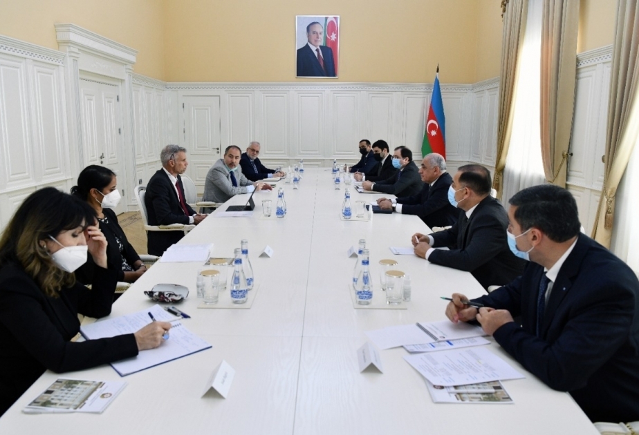 Le Premier ministre Ali Assadov rencontre le directeur régional de la Banque mondiale pour le Caucase du Sud