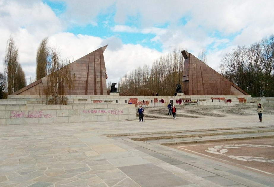 В Трептов-Парке совершены акты вандализма