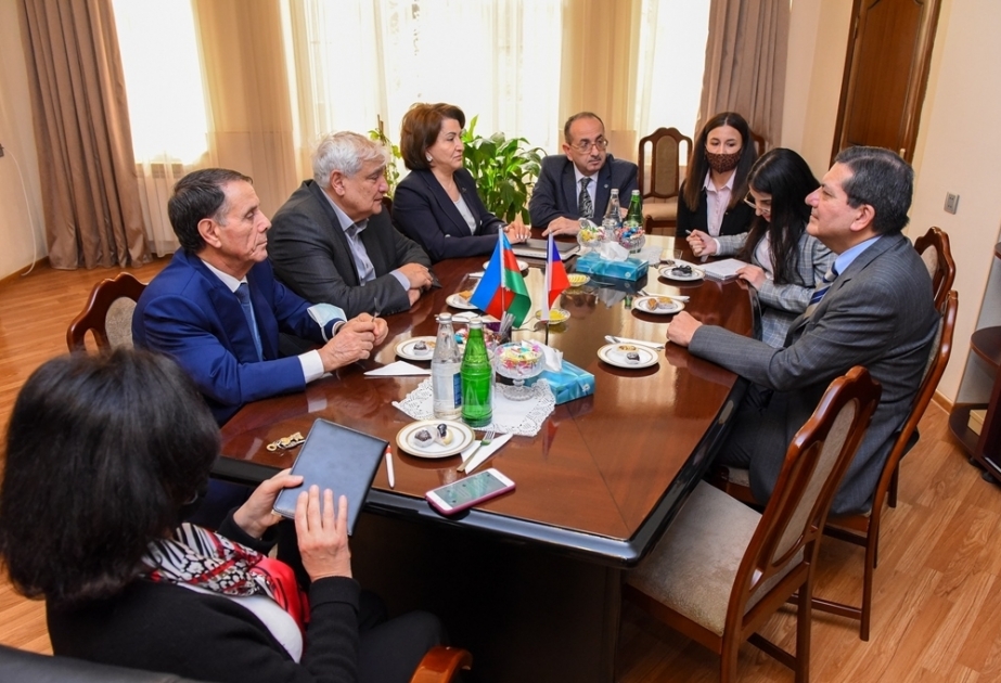 Rector de AUL invitó al Encargado de Negocios de Chile en nuestro país a reunirse con estudiantes
