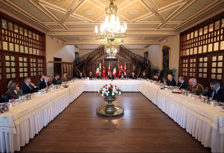 Turkish defense chief meets Italian, British counterparts in Istanbul