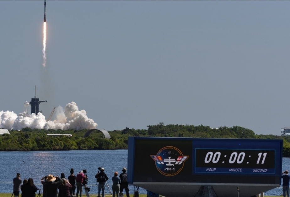 SpaceX lanza 3 visitantes privados a la estación espacial por 55 millones de dólares cada uno