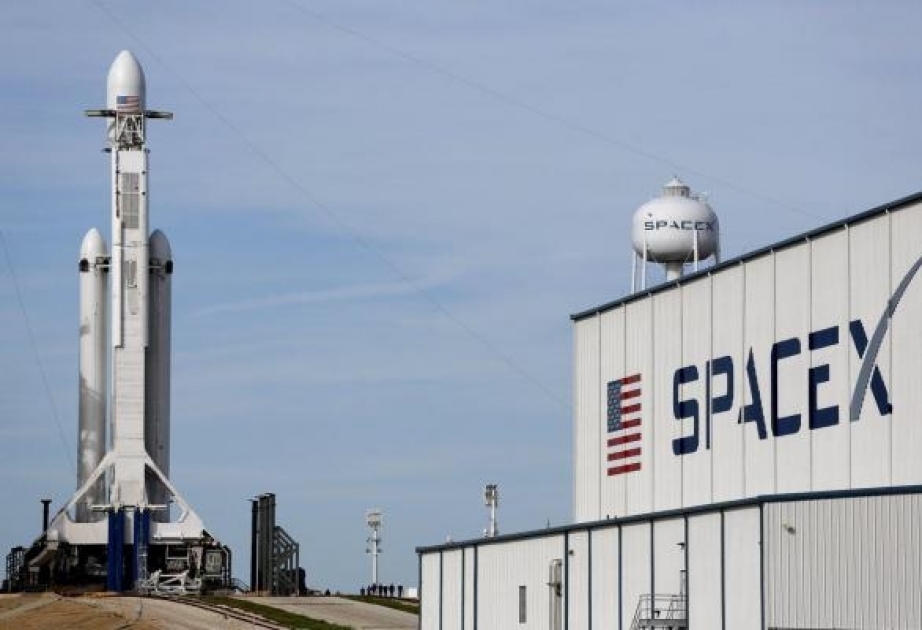 “SpaceX” missiyası göyərtəsində üç turistlə kosmosa çıxıb VİDEO