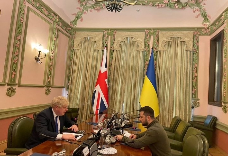 英国首相与泽连斯基举行会谈