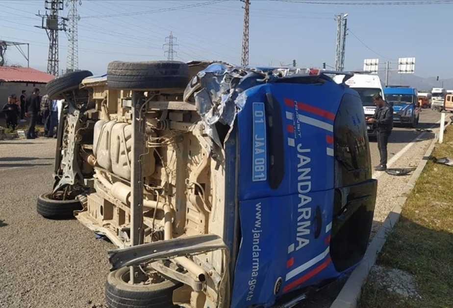 В Турции в тяжелую аварию попал автомобиль, перевозящий военных