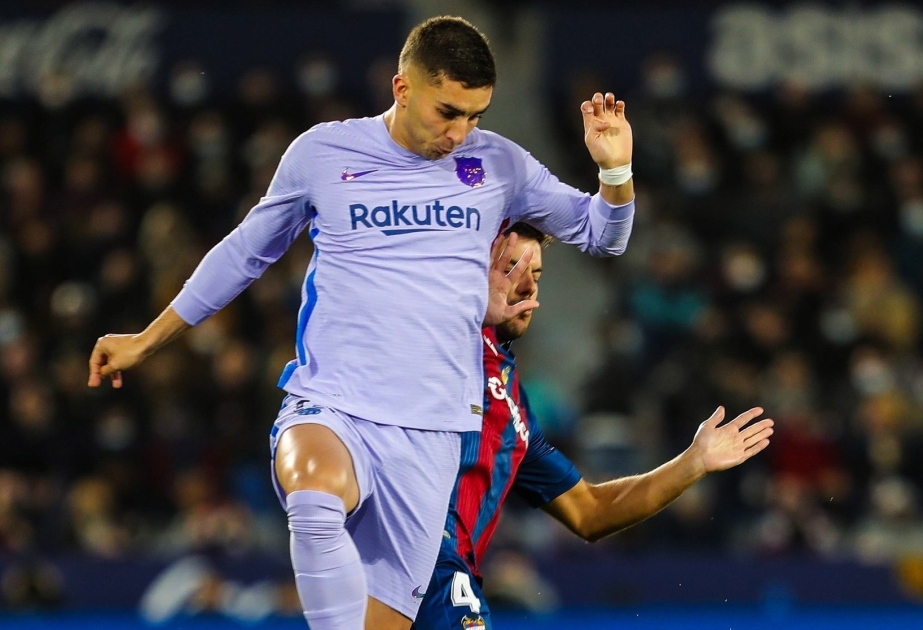 Barcelona survives 3 penalties, moves back into 2nd place