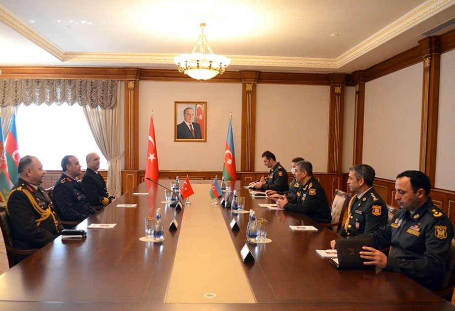 Zakir Hasanov se reunió con la delegación del Estado Mayor de Turquía