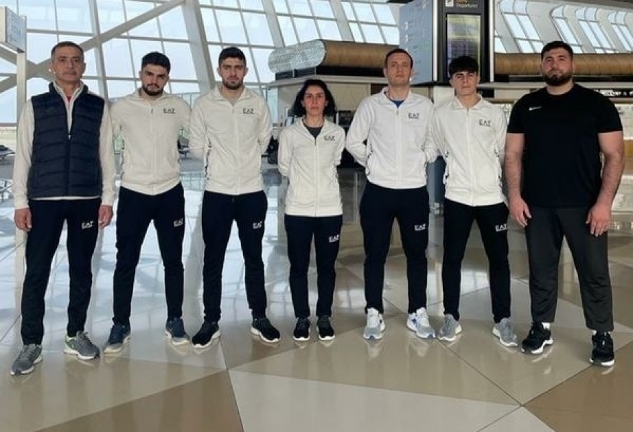 Para taekwondistas de Azerbaiyán se marchan al campo de entrenamiento internacional en Uzbekistán