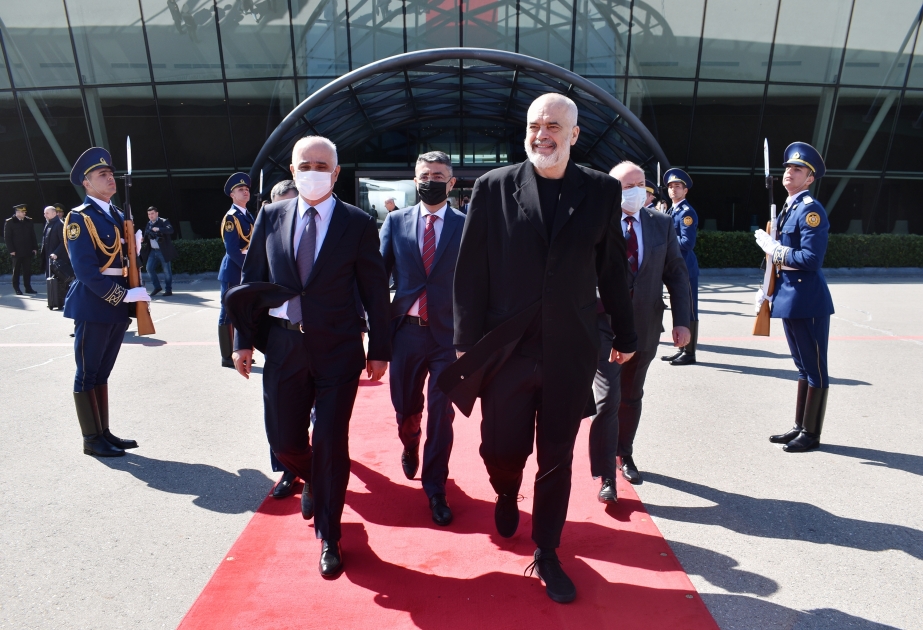 رئيس وزراء ألبانيا يختتم زيارته الرسمية الى أذربيجان
