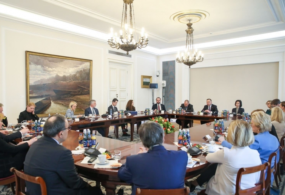 Presidente polaco recibe a los miembros del Centro Internacional Nizami Ganjavi