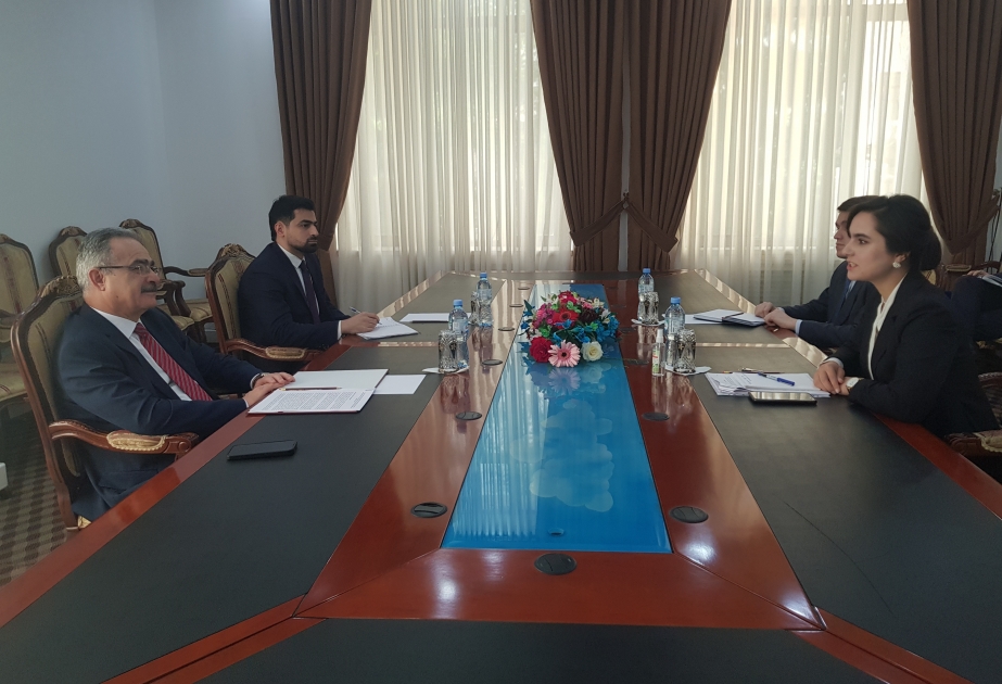L'Azerbaïdjan et le Tadjikistan discutent de la coopération en matière de jeunesse et de sports