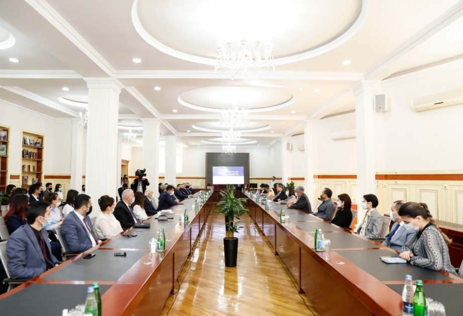 Se amplía la cooperación entre la Universidad Estatal de Bakú y las universidades de Corea