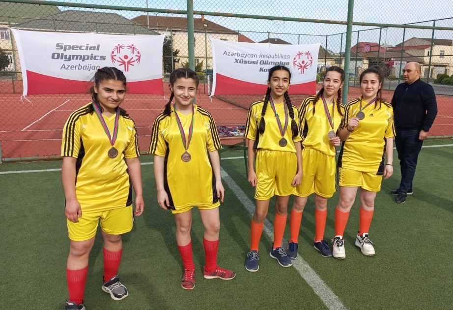 Xüsusi olimpiyaçı qızlar arasında florbol üzrə hazırlıq və yoxlama yarışları keçirilib