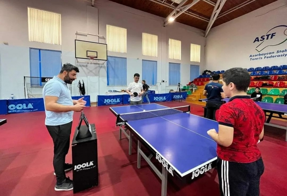 Autizmli uşaqlar stolüstü tennis yarışında iştirak ediblər