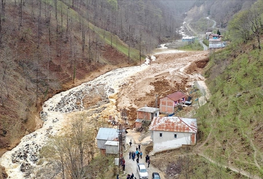 Türkiyədə torpaq sürüşməsi baş verib, 19 ailə təxliyə olunub