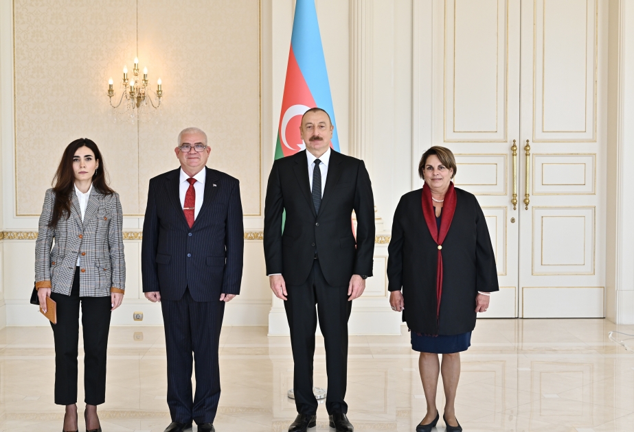 Le président Ilham Aliyev reçoit les lettres de créance du nouvel ambassadeur de Cuba en Azerbaïdjan VIDEO