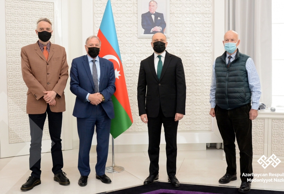 Ministro de Cultura de Azerbaiyán se reúne con lores británicos